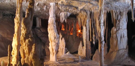 пещери в България